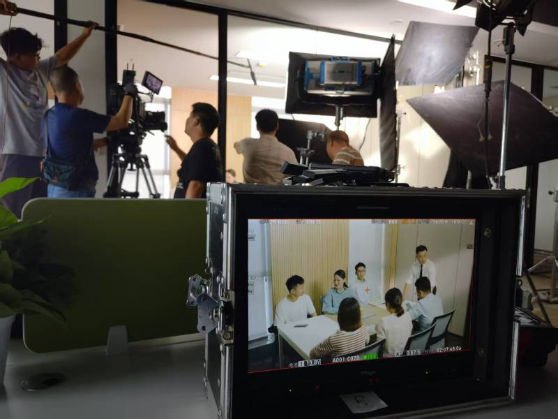 瀍河TVC拍摄公司：科技产品视觉化大师，诠释未来感与功能美学